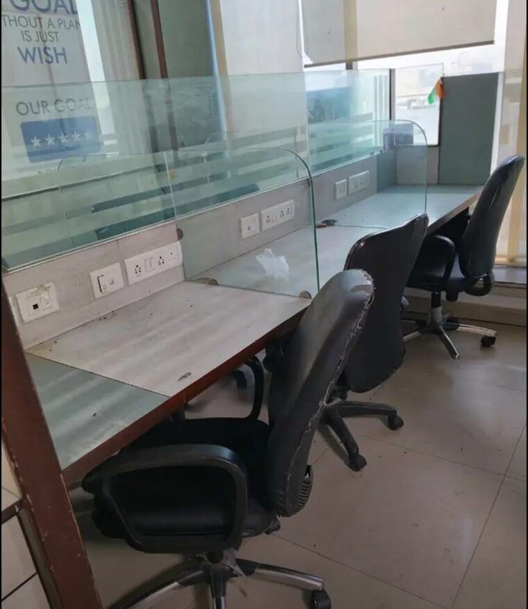 Team Area, hazratganj Commercial Office Space 3700 Sq.Ft. In Hazratganj Lucknow 9582191