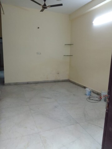 Room in 2 BHK Builder Floor at RWA Apartments Sector 50, Sector 50 – for Rent