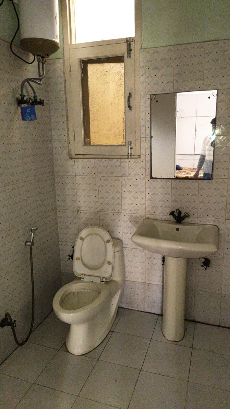 Bathroom, sustain-green 2 Bedroom 950 Sq.Ft. Apartment In Sector 45 Noida 9582223