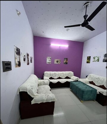 Living Room in 3 BHK Apartment at Hazratganj – for Rent