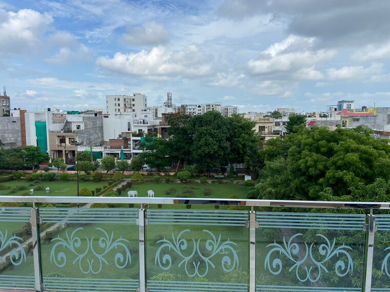 Room, gomti nagar Pg For Boys & Girls In Gomti Nagar 9582286