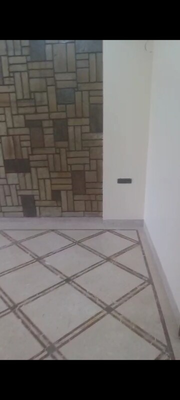 Room in 3 BHK Apartment at Goregaon West View CHS, Goregaon West – for Rent