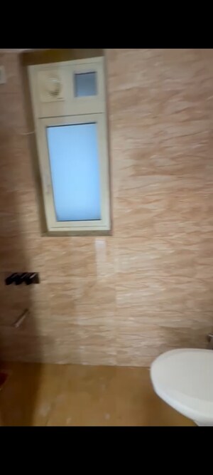 Room in 3 BHK Apartment at Goregaon West View CHS, Goregaon West – for Rent