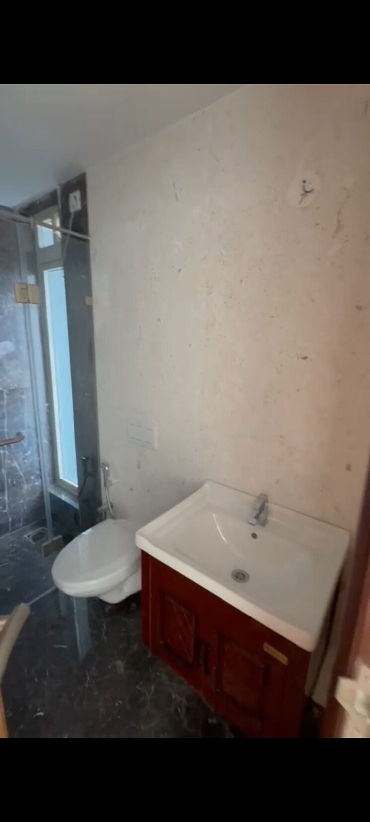 Bathroom, goregaon-west-view-chs 3 Bedroom 950 Sq.Ft. Apartment In Goregaon West Mumbai 9582312