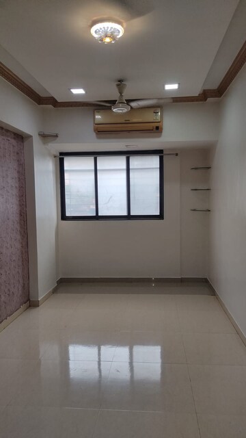 Room in 1 RK Apartment at Sion East – for Rent
