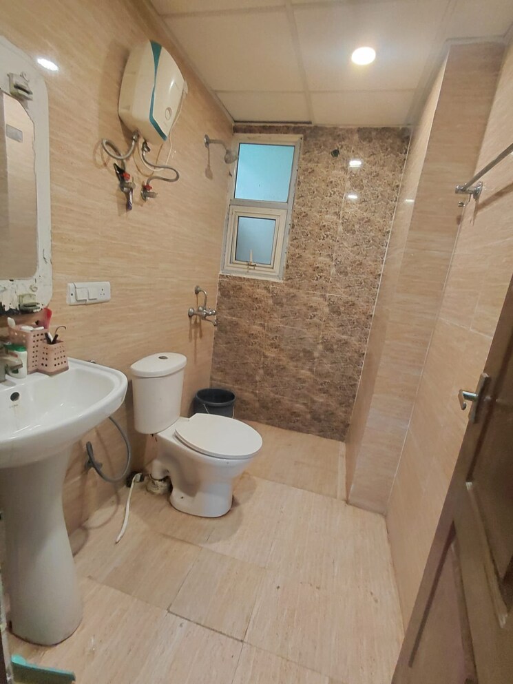 Bathroom, vishesh-khand 6 Bedroom 2152 Sq.Ft. Independent House In Gomti Nagar Lucknow 9582332