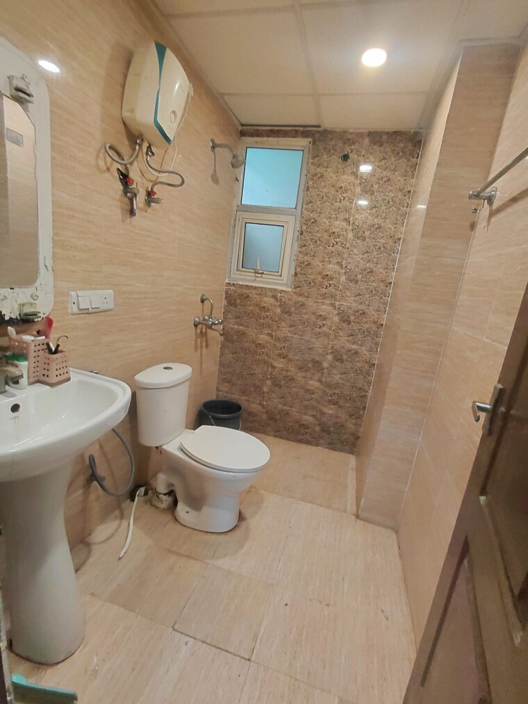 Bathroom, vishesh-khand 6 Bedroom 2152 Sq.Ft. Independent House In Gomti Nagar Lucknow 9582332