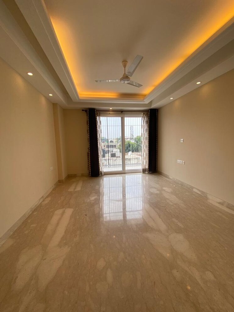 Room, greater kailash 3 Bedroom 2000 Sq.Ft. Builder Floor In Greater Kailash Delhi 9582352