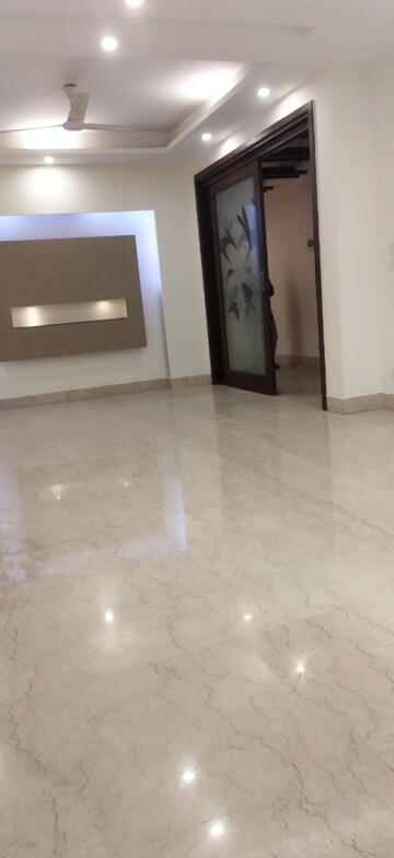 Room in 3 BHK Builder Floor at Greater Kailash – for Rent