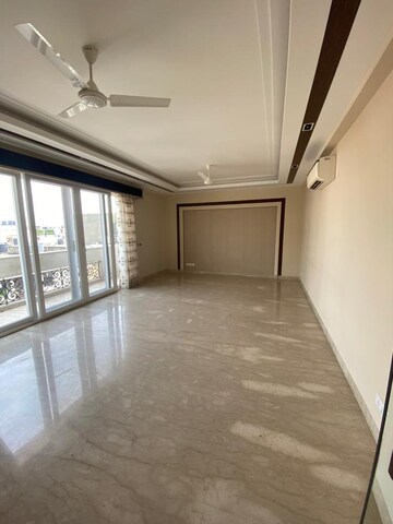 Room in 3 BHK Builder Floor at Greater Kailash – for Rent