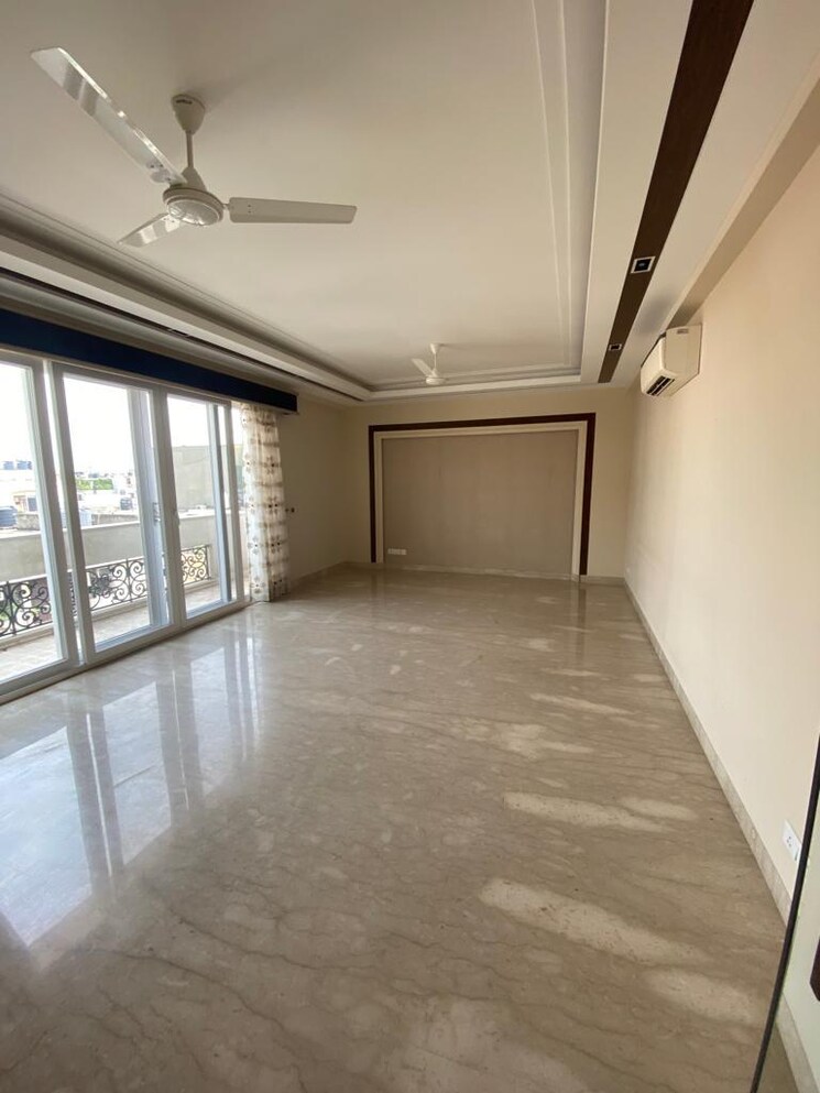 Room, greater kailash 3 Bedroom 2000 Sq.Ft. Builder Floor In Greater Kailash Delhi 9582352