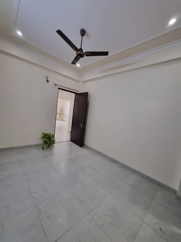 Room, gomti nagar Pg For Boys & Girls In Gomti Nagar 9582363