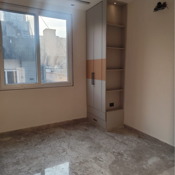 Room, pitampura 4 Bedroom 100 Sq.Yd. Builder Floor In Pitampura Delhi 9582376