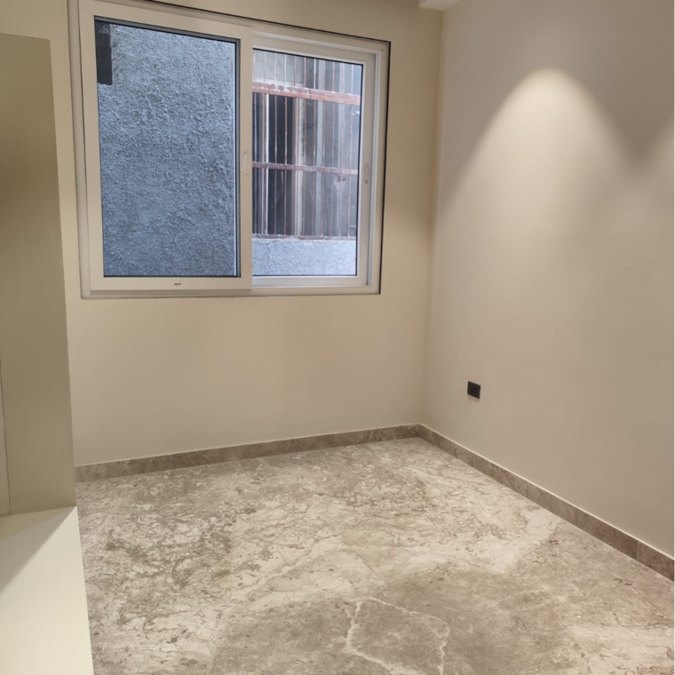 Room, pitampura 4 Bedroom 100 Sq.Yd. Builder Floor In Pitampura Delhi 9582376