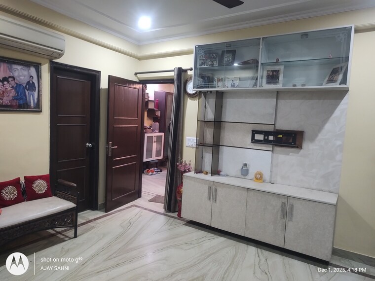  Parking, mehrauli 3 Bedroom 1200 Sq.Ft. Builder Floor In Mehrauli Delhi 9582379