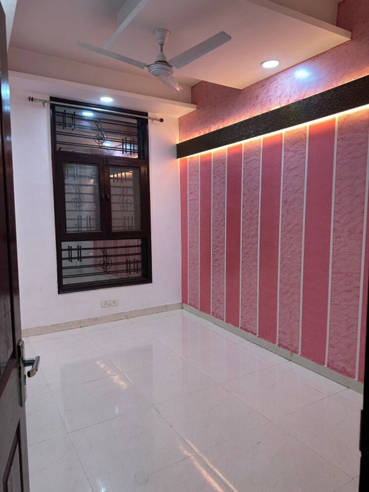 Room, sapphire-tower 2 Bedroom 850 Sq.Ft. Builder Floor In Sector 104 Noida 9582385