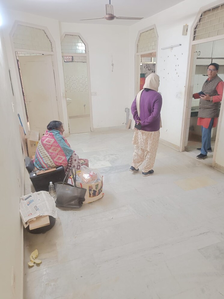  Parking, mehrauli 2 Bedroom 1000 Sq.Ft. Builder Floor In Mehrauli Delhi 9582392