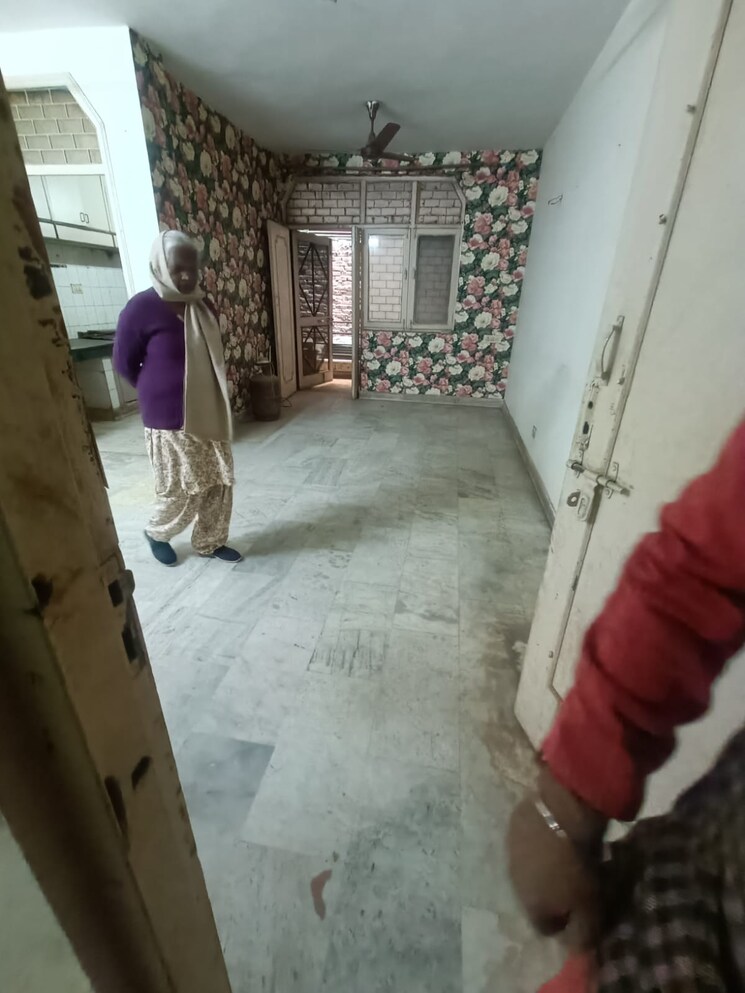  Parking, mehrauli 2 Bedroom 1000 Sq.Ft. Builder Floor In Mehrauli Delhi 9582392