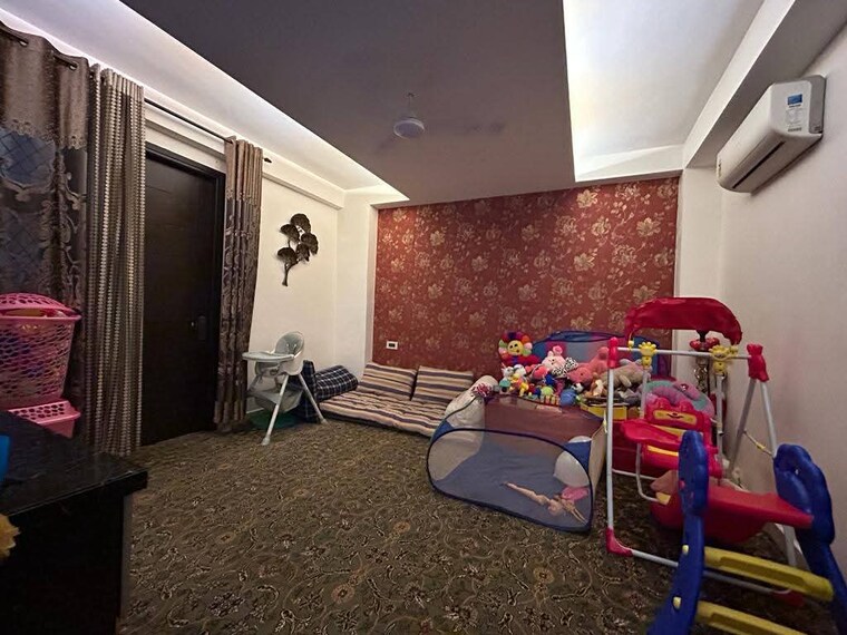 Living Room, freedom fighters enclave 3 Bedroom 1500 Sq.Ft. Builder Floor In Freedom Fighters Enclave Delhi 9582390