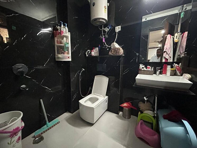 Bathroom, freedom fighters enclave 3 Bedroom 1500 Sq.Ft. Builder Floor In Freedom Fighters Enclave Delhi 9582390