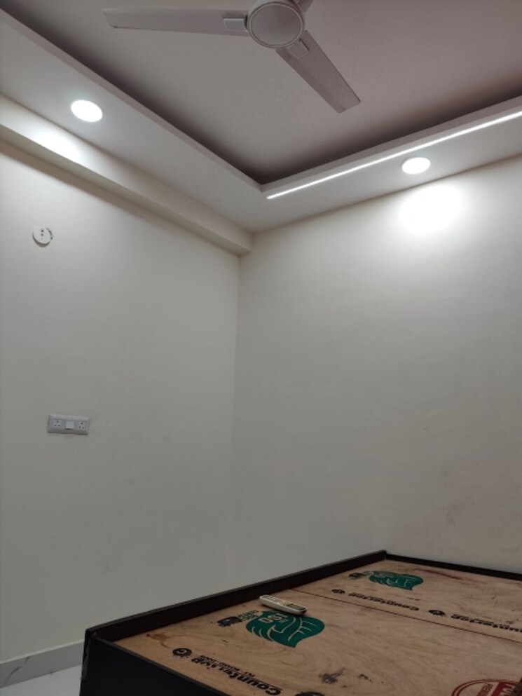 Room, sapphire-tower 2 Bedroom 850 Sq.Ft. Builder Floor In Sector 104 Noida 9582394