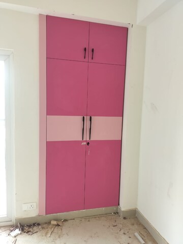 Furnished Amenities in 2.5 BHK Apartment at Amrapali O2 Valley, Tech Zone 4 Greater Noida – for Rent