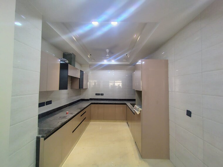 Kitchen, rana pratap bagh 4 Bedroom 256 Sq.Yd. Builder Floor In Rana Pratap Bagh Delhi 9582424