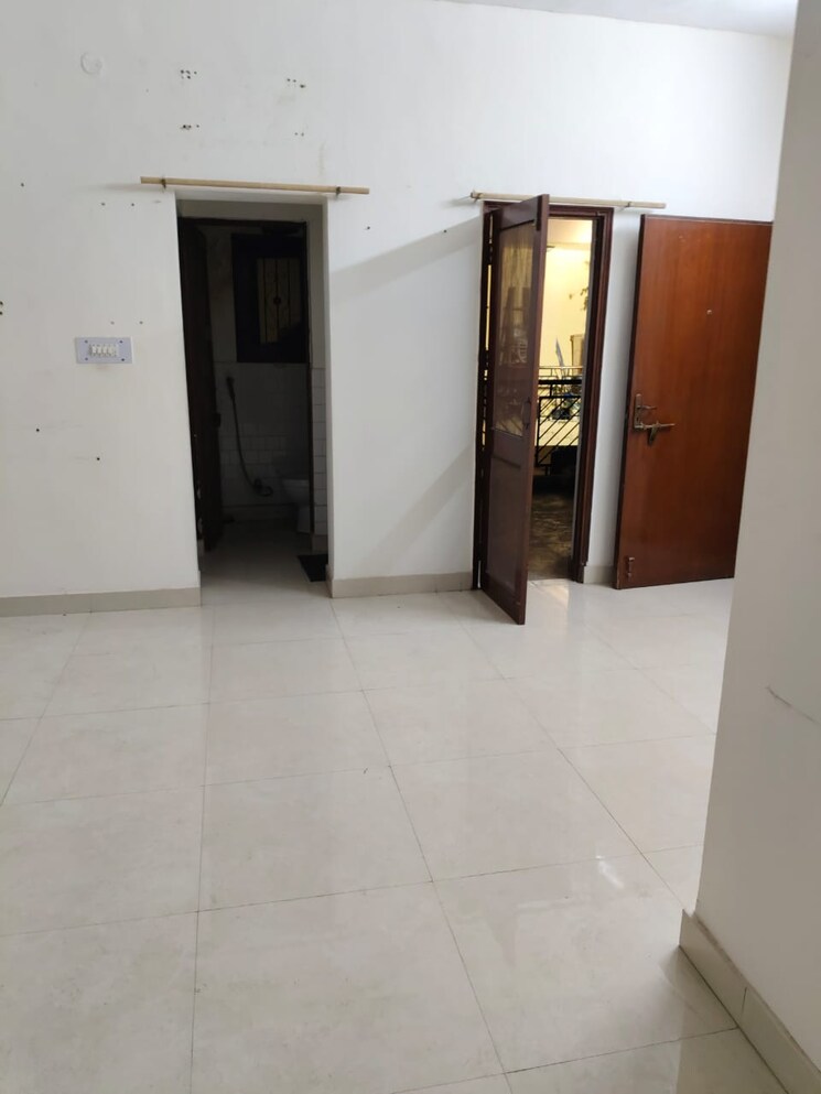Room, sector 23 dwarka 1 Bedroom 525 Sq.Ft. Apartment In Sector 23 Dwarka Delhi 9582416