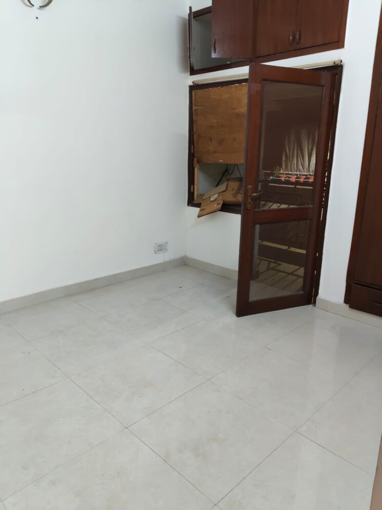Room, sector 23 dwarka 1 Bedroom 525 Sq.Ft. Apartment In Sector 23 Dwarka Delhi 9582416