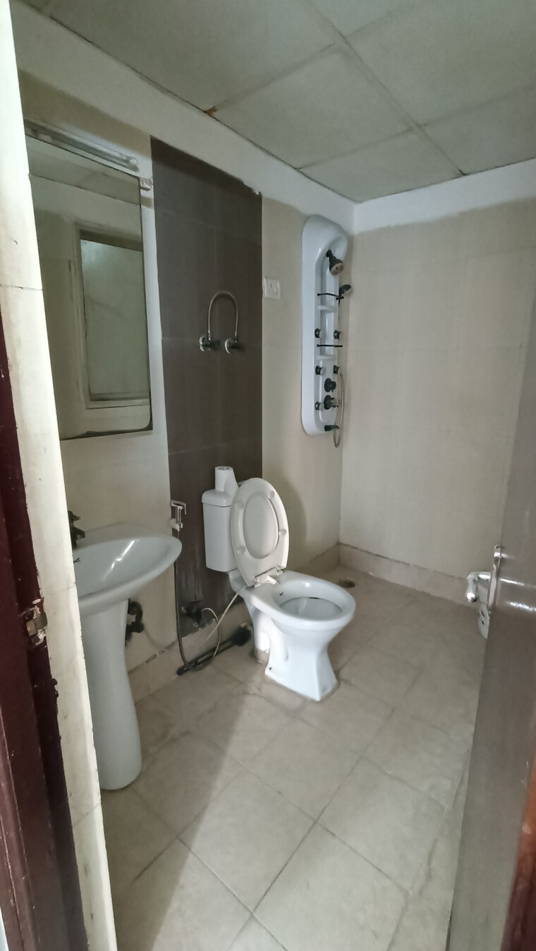 Bathroom, skytech-matrott 2 Bedroom 1150 Sq.Ft. Apartment In Sector 76 Noida 9582418