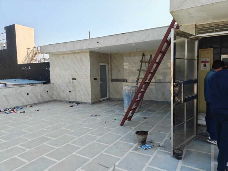 Terrace, rana pratap bagh 4 Bedroom 256 Sq.Yd. Builder Floor In Rana Pratap Bagh Delhi 9582424