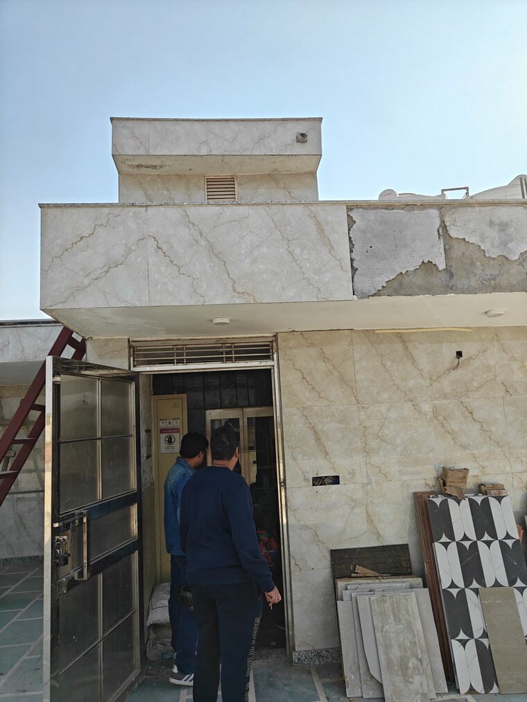 Terrace, rana pratap bagh 4 Bedroom 256 Sq.Yd. Builder Floor In Rana Pratap Bagh Delhi 9582424