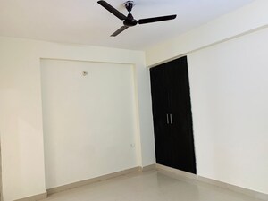 Room in 3 BHK Apartment at Sachdev Novena Green, Amrapali Dream Valley – for Sale