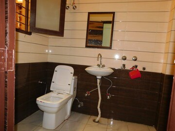 Team Area in  Pg at Sector 41 – for Rent