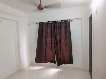 Room in 3 BHK Apartment at Vaishnodevi Circle – for Rent