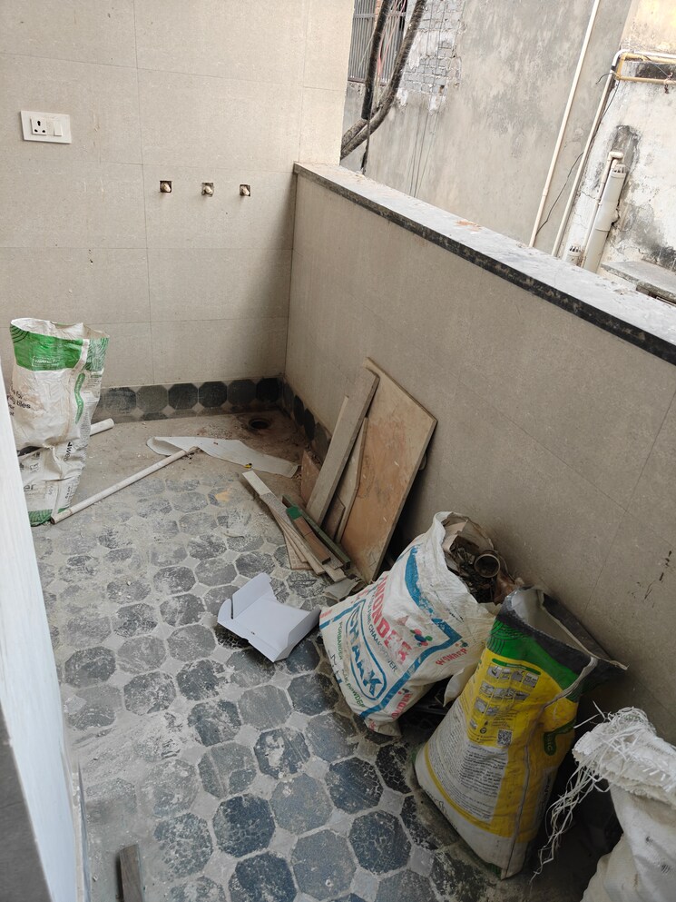 Balcony, mahendru enclave 4 Bedroom 240 Sq.Yd. Builder Floor In Mahendru Enclave Delhi 9582457