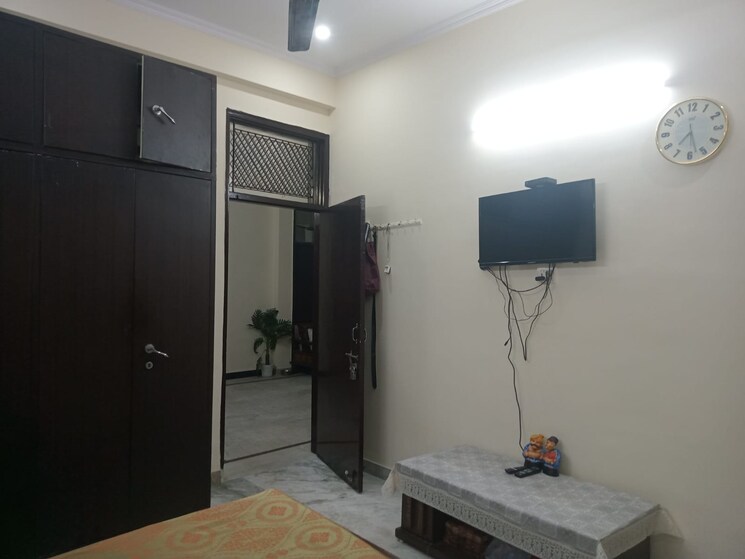 Room, sector 70 Pg For Boys & Girls In Sector 70 9582439