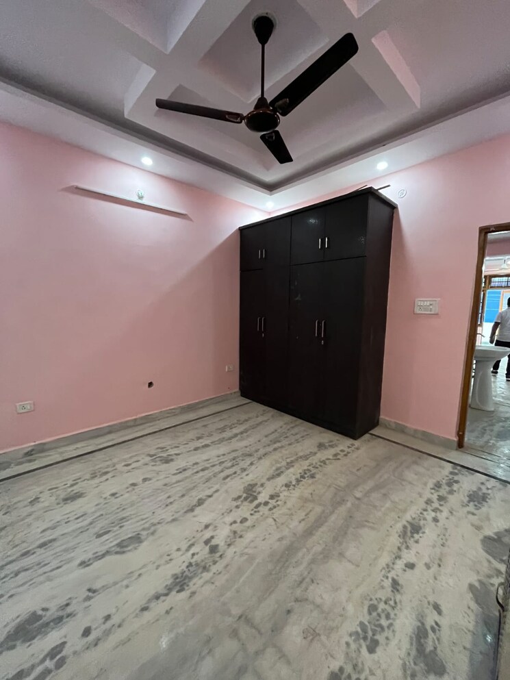 Room, gomti nagar Pg For Boys & Girls In Gomti Nagar 9582446