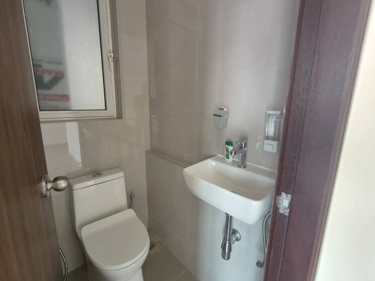 Bathroom, thane west 1 Bedroom 650 Sq.Ft. Apartment In Thane West Thane 9582450