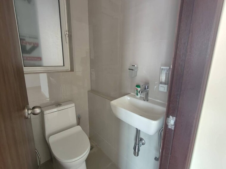 Bathroom, thane west 1 Bedroom 650 Sq.Ft. Apartment In Thane West Thane 9582450