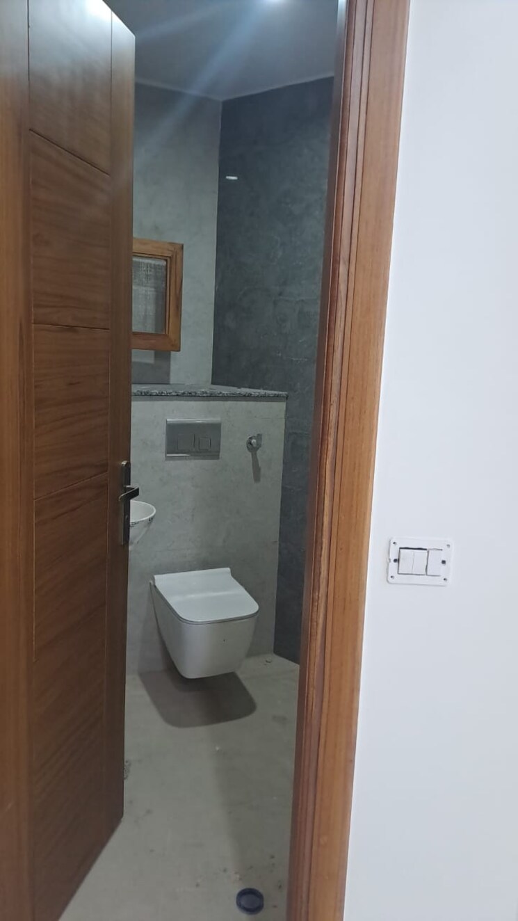 Bathroom, sai-kunj-new-palam-vihar 2 Bedroom 1100 Sq.Ft. Builder Floor In New Palam Vihar Phase 3 Gurgaon 9582470