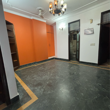 Room in 1 BHK Builder Floor at Saket – for Rent