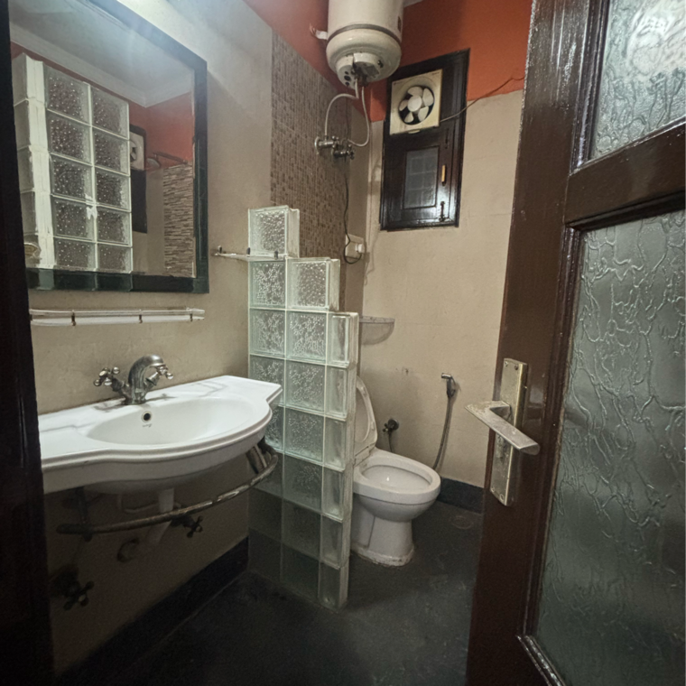 Bathroom, saket 1 Bedroom 600 Sq.Ft. Builder Floor In Saket Delhi 9582490