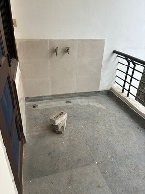 Furnished Amenities in 2.5 BHK Builder Floor at Ardee Mall, Sector 52 – for Rent