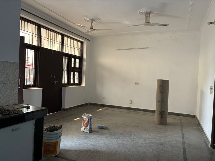 Room, ardee-mall 2.5 Bedroom 1000 Sq.Ft. Builder Floor In Sector 52 Gurgaon 9582493