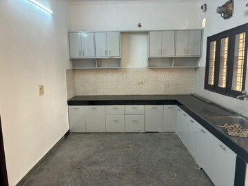 Kitchen in 2.5 BHK Builder Floor at Ardee Mall, Sector 52 – for Rent