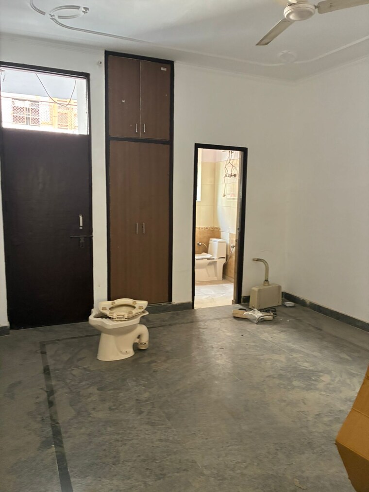 Room, ardee-mall 2.5 Bedroom 1000 Sq.Ft. Builder Floor In Sector 52 Gurgaon 9582493