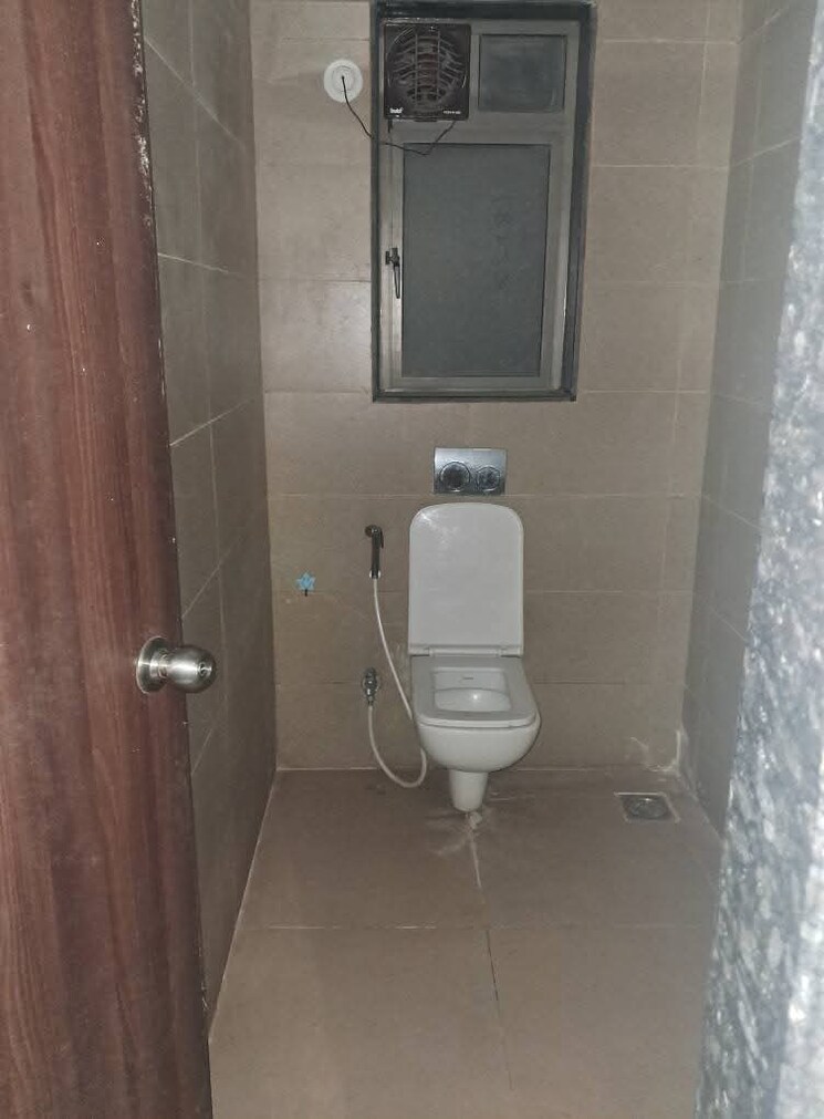 Bathroom, runwal-eirene 2 Bedroom 800 Sq.Ft. Apartment In Balkum Pada Thane 9582489