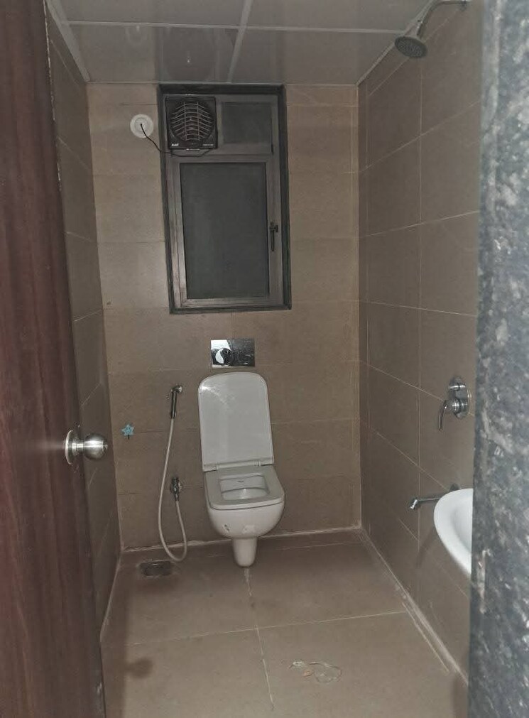 Bathroom, runwal-eirene 2 Bedroom 800 Sq.Ft. Apartment In Balkum Pada Thane 9582489