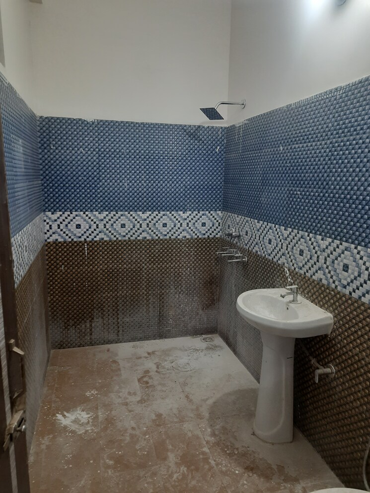 Bathroom, sector 51 Pg For Girls In Sector 51 9582504